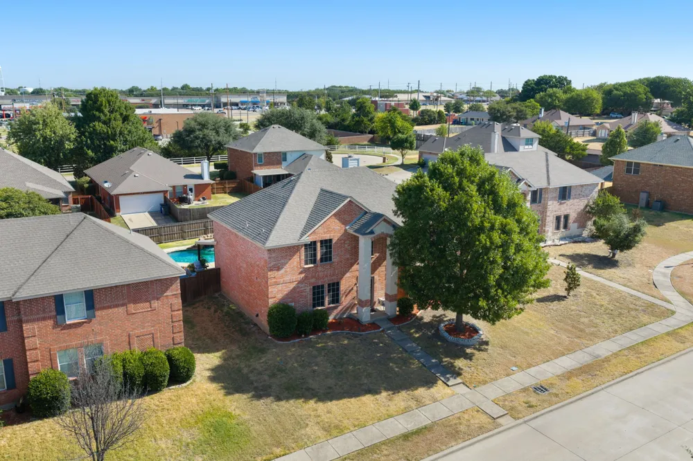 204 Rosewood Court Red Oak, TX 75154