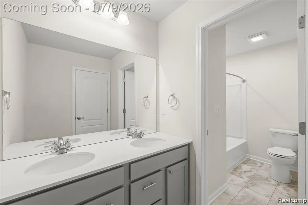208 ADDISON CIRCLE Commerce Charter Township, MI 48390