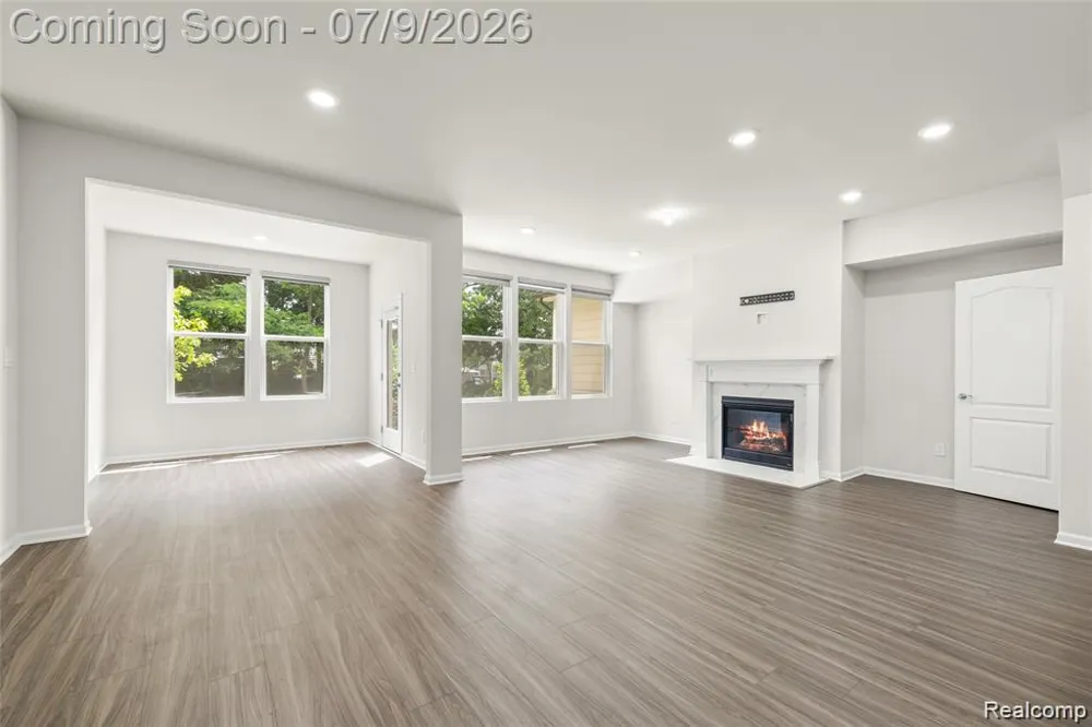 208 ADDISON CIRCLE Commerce Charter Township, MI 48390