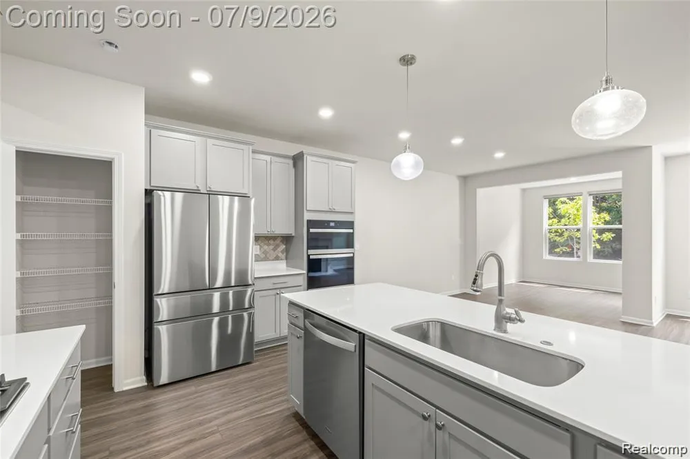 208 ADDISON CIRCLE Commerce Charter Township, MI 48390