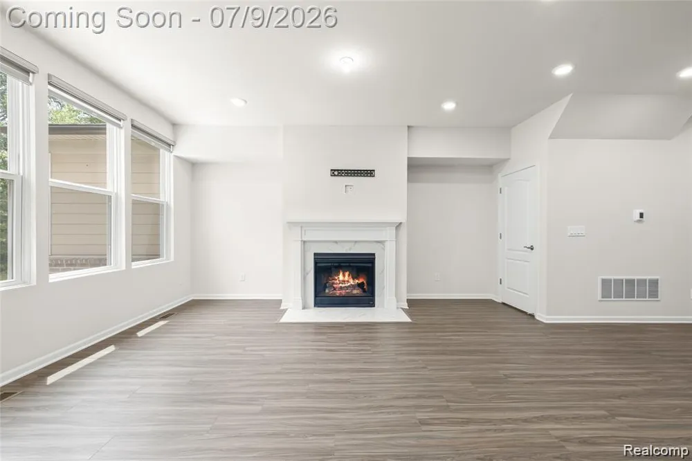 208 ADDISON CIRCLE Commerce Charter Township, MI 48390