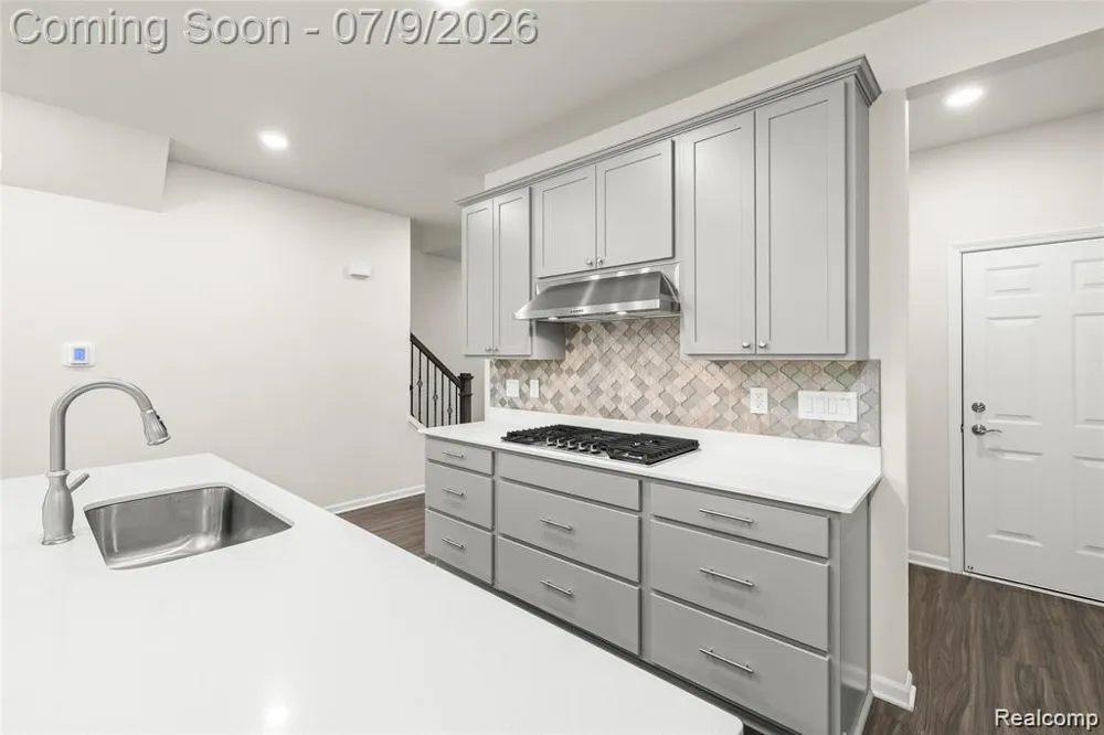 208 ADDISON CIRCLE Commerce Charter Township, MI 48390
