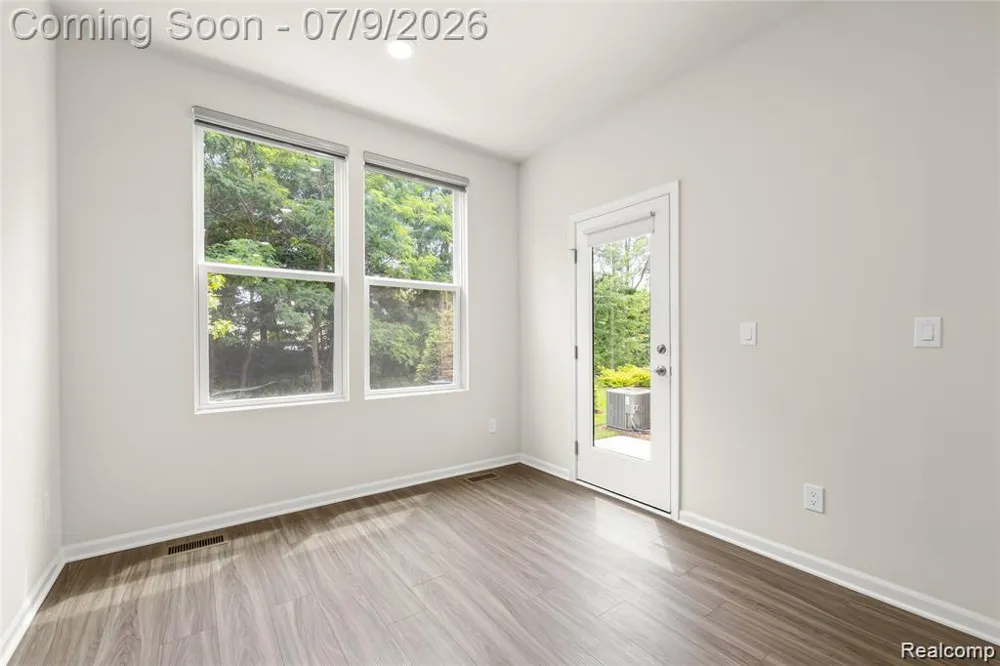 208 ADDISON CIRCLE Commerce Charter Township, MI 48390