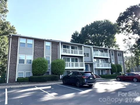 1645 Arlyn Circle #M