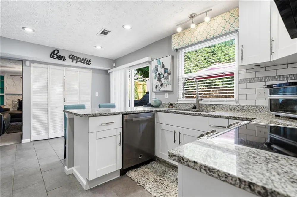 325 Ivy Mill Court Roswell, GA 30076