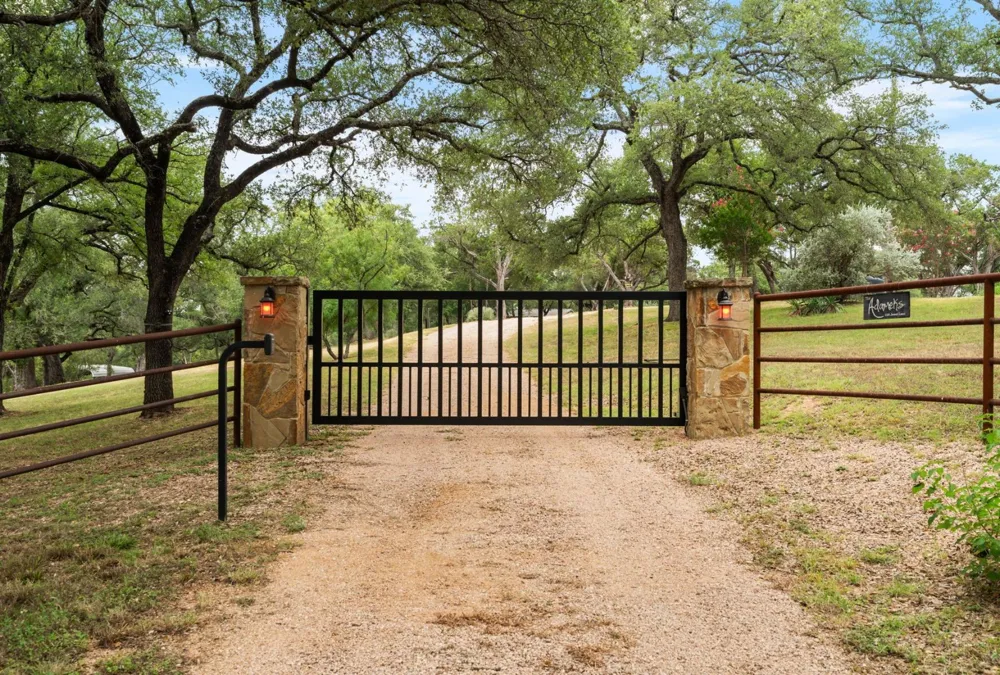 129 Jewel Lane Spicewood, TX 78669