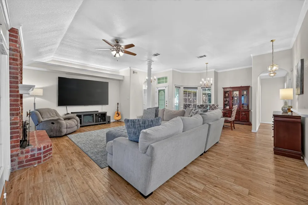 729 Bent Tree Court Hurst, TX 76054