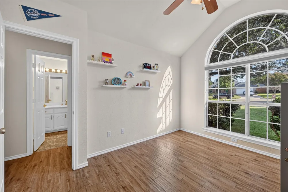 729 Bent Tree Court Hurst, TX 76054