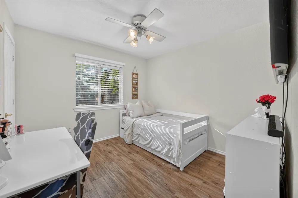 729 Bent Tree Court Hurst, TX 76054
