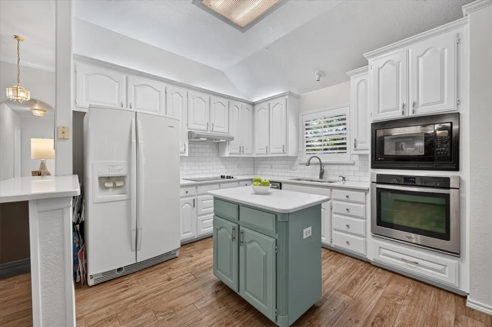 729 Bent Tree Court Hurst, TX 76054