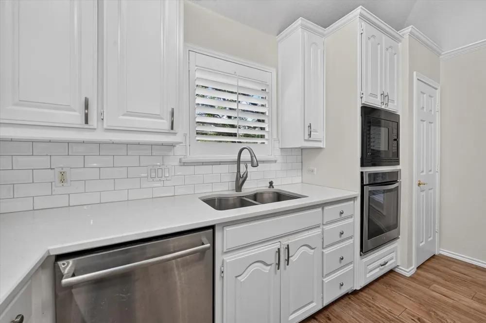 729 Bent Tree Court Hurst, TX 76054