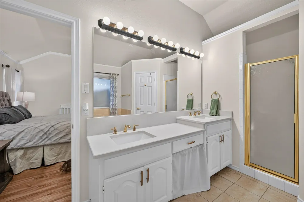 729 Bent Tree Court Hurst, TX 76054
