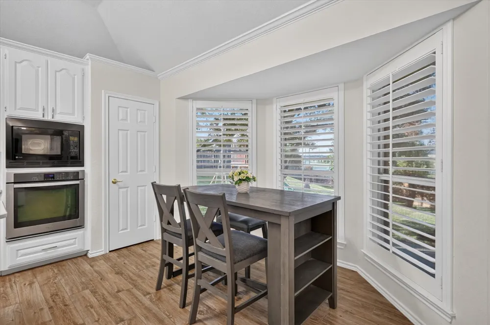 729 Bent Tree Court Hurst, TX 76054