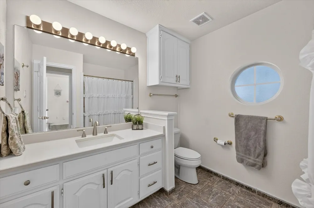 729 Bent Tree Court Hurst, TX 76054