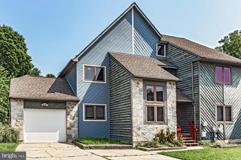 33 FOXTAIL COURT