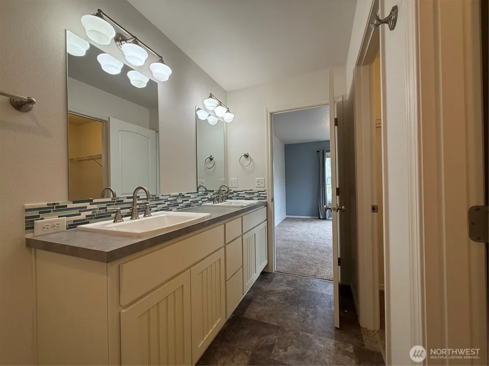 26209 Place Ocean Park, WA 98640