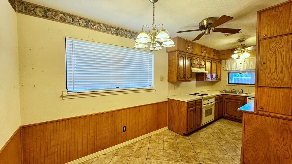 1809 Westgate Drive Terrell, TX 75160