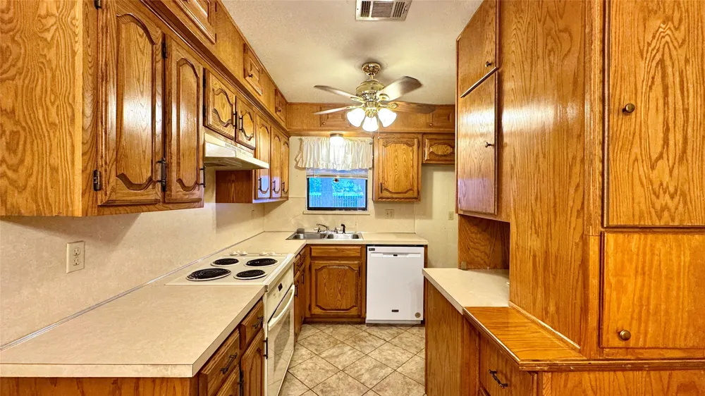 1809 Westgate Drive Terrell, TX 75160