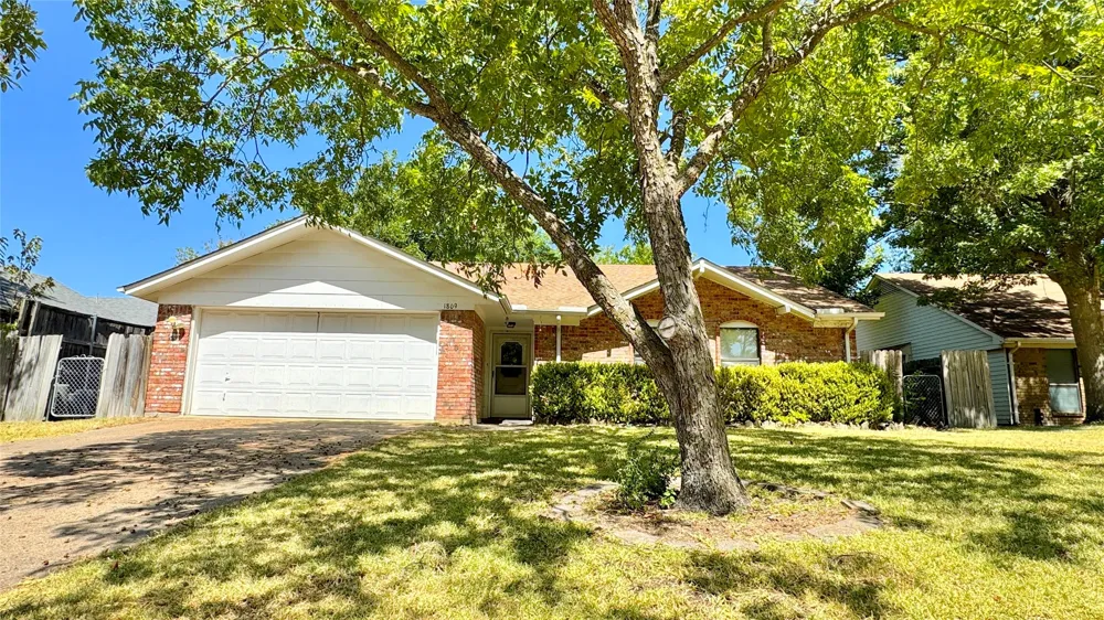 1809 Westgate Drive Terrell, TX 75160