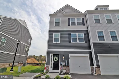16 BAYBREEZE DRIVE
