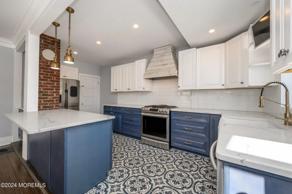 19 Mount Street Red Bank, NJ 07701