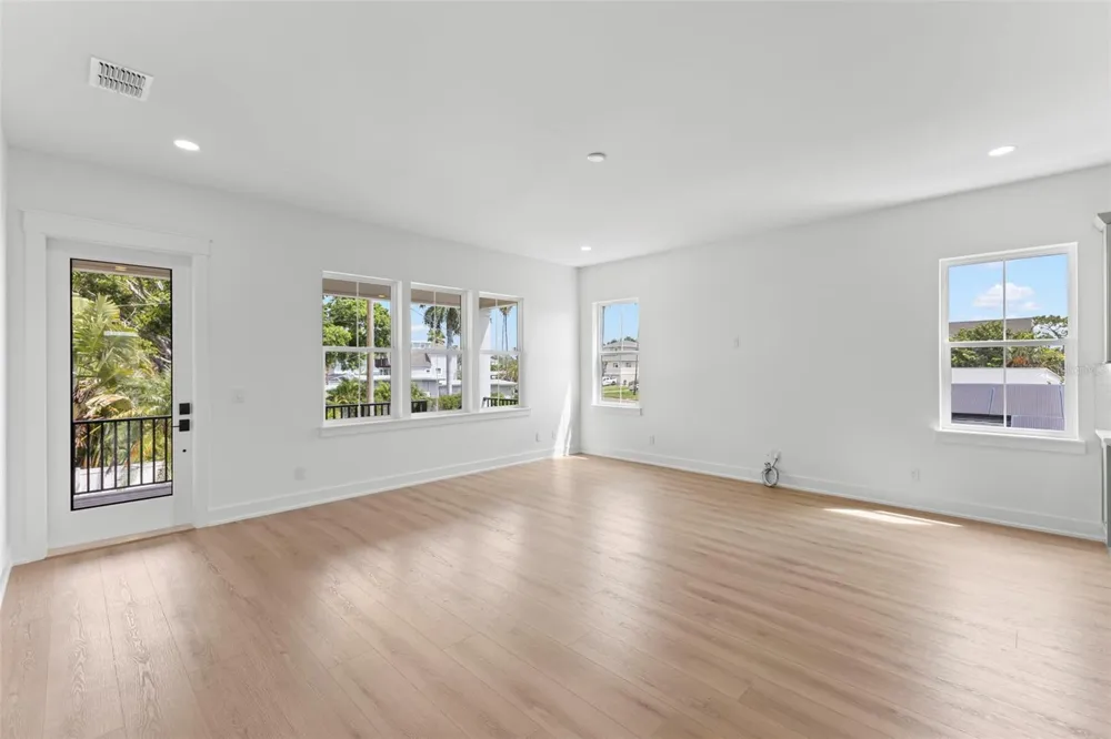 3534 OVERLOOK DRIVE NE St Petersburg, FL 33703