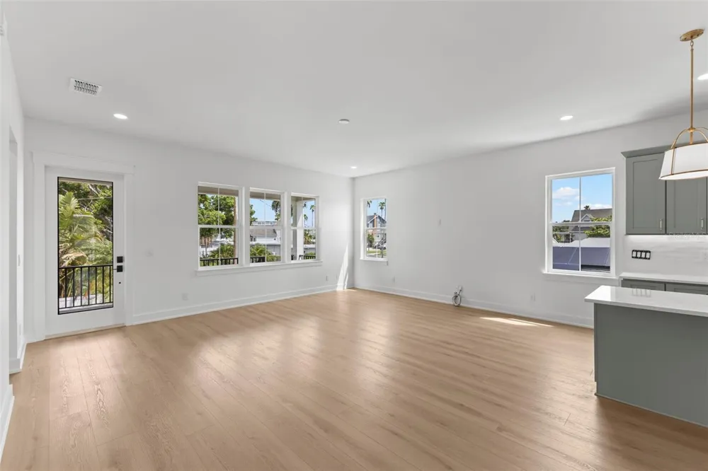 3534 OVERLOOK DRIVE NE St Petersburg, FL 33703