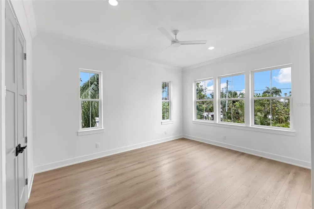 3534 OVERLOOK DRIVE NE St Petersburg, FL 33703