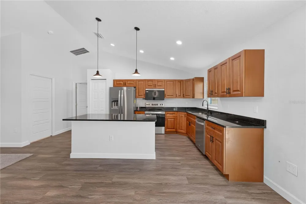 138 FISHER RUN Ocklawaha, FL 32179
