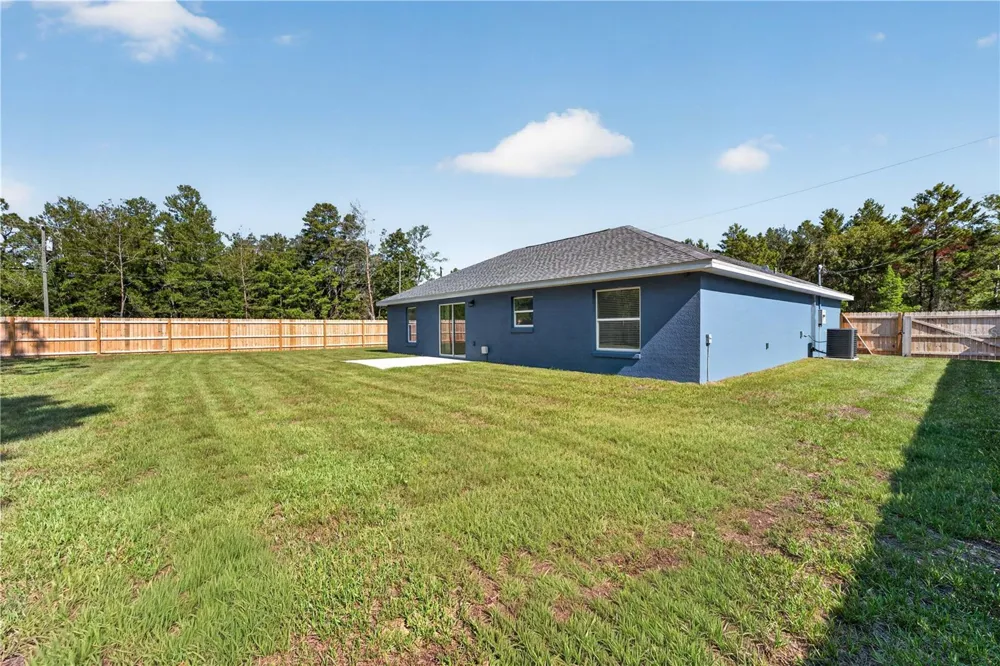 138 FISHER RUN Ocklawaha, FL 32179