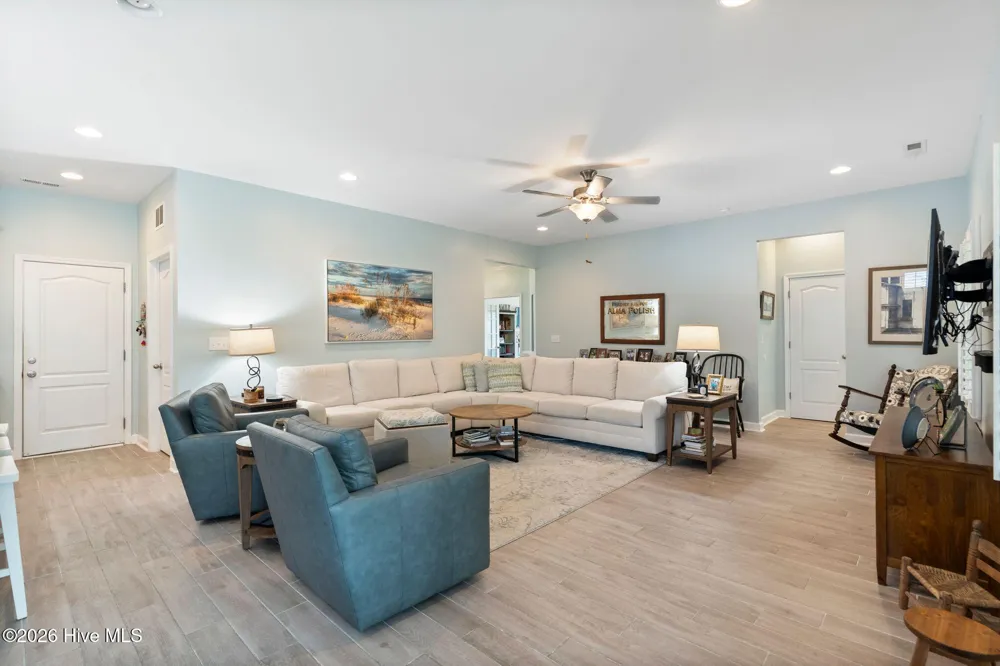 707 E Chatman Drive NW Calabash, NC 28467