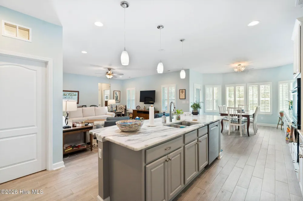 707 E Chatman Drive NW Calabash, NC 28467