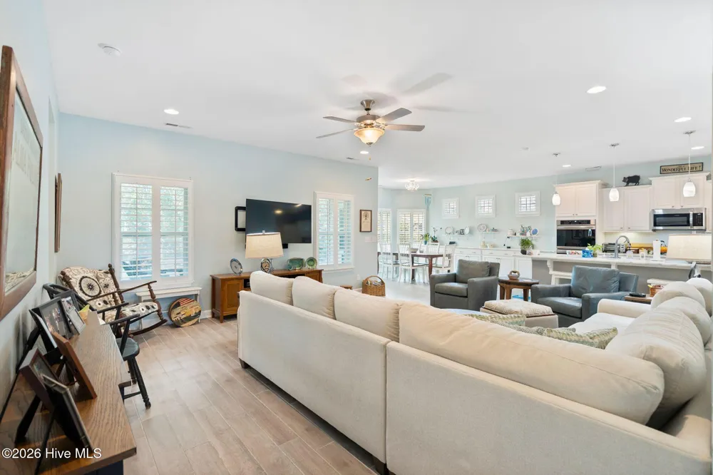 707 E Chatman Drive NW Calabash, NC 28467