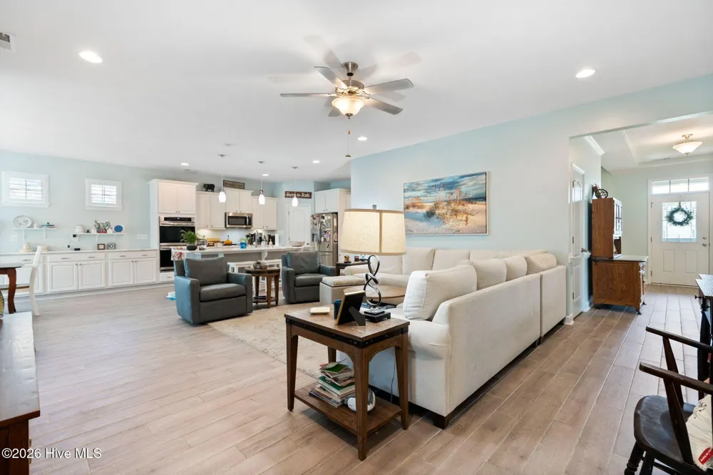 707 E Chatman Drive NW Calabash, NC 28467
