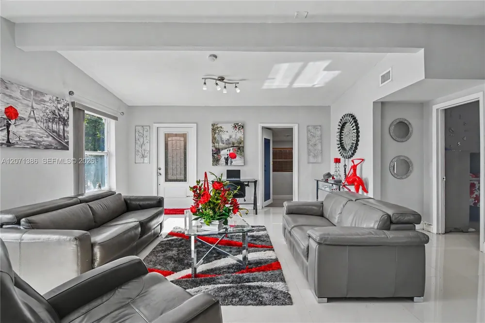3538 SW 87th Ct Miami, FL 33165