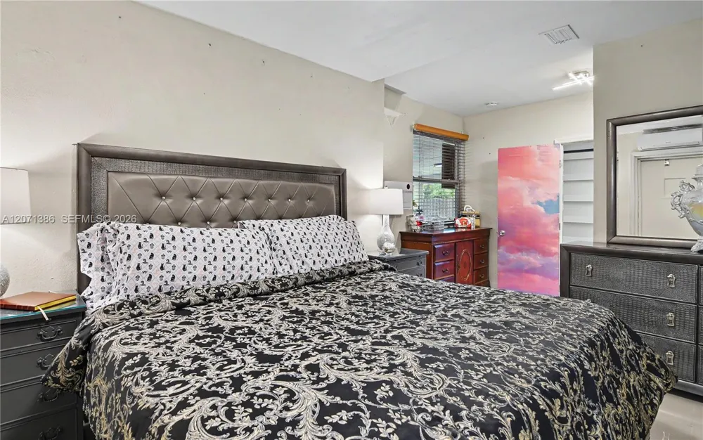 3538 SW 87th Ct Miami, FL 33165