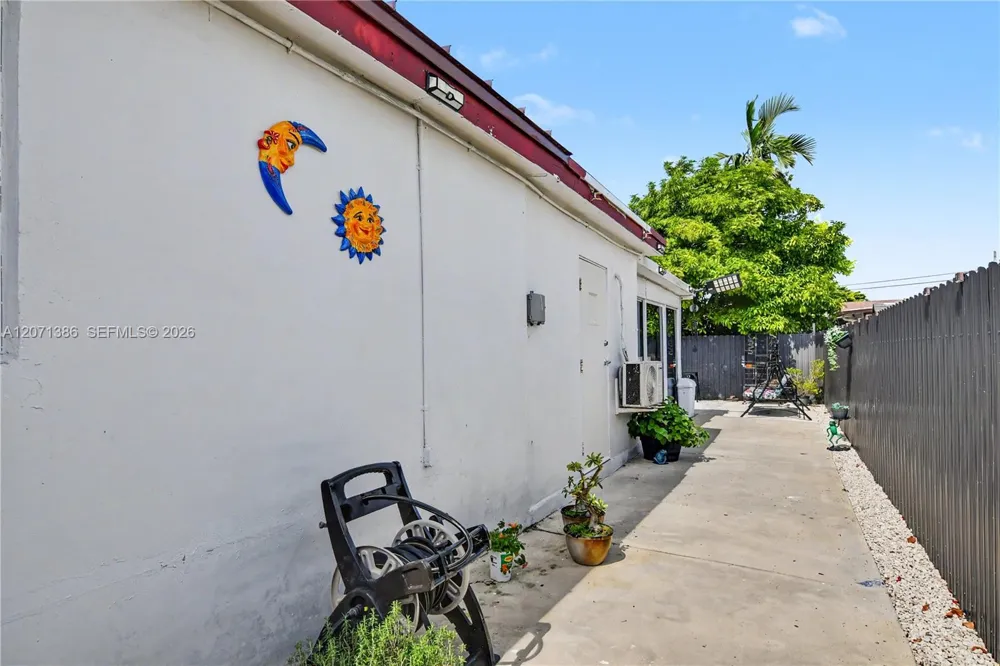3538 SW 87th Ct Miami, FL 33165