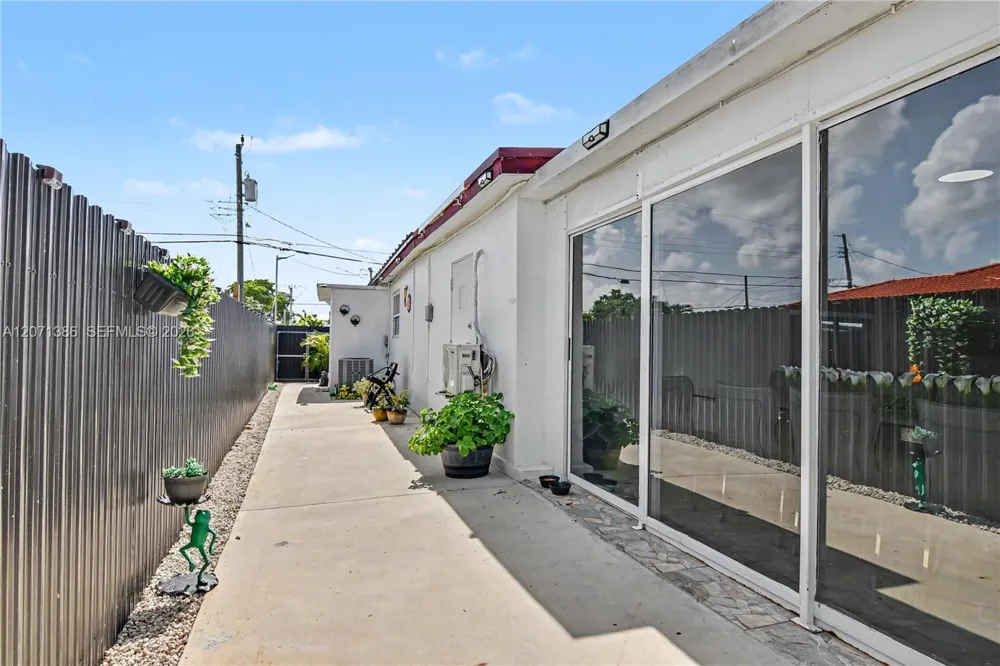 3538 SW 87th Ct Miami, FL 33165