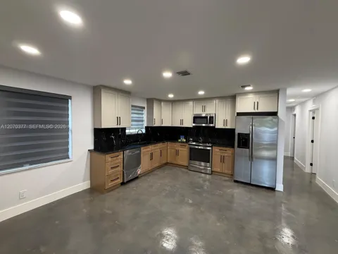 17 SW 6th Ave #17