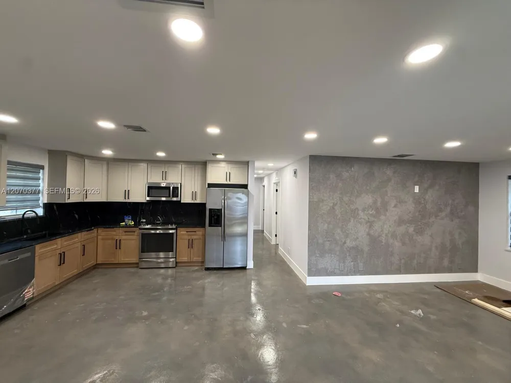 17 SW 6th Ave #17 Dania Beach, FL 33004