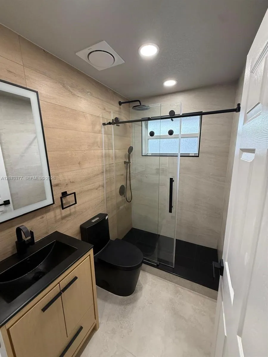 17 SW 6th Ave #17 Dania Beach, FL 33004