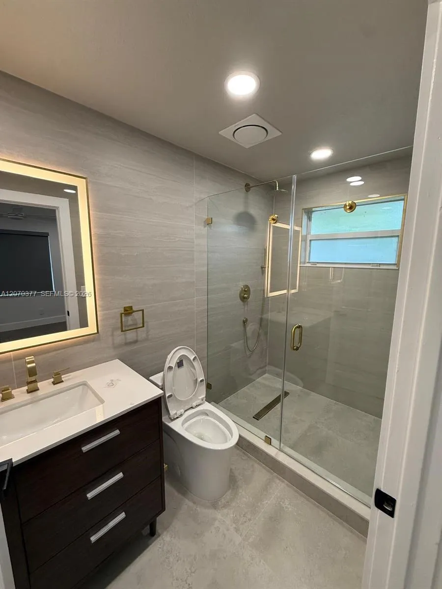 17 SW 6th Ave #17 Dania Beach, FL 33004