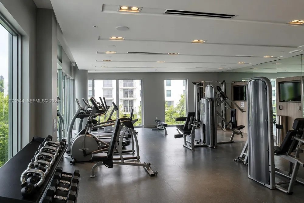 1600 SW 1st Ave #303 Miami, FL 33129