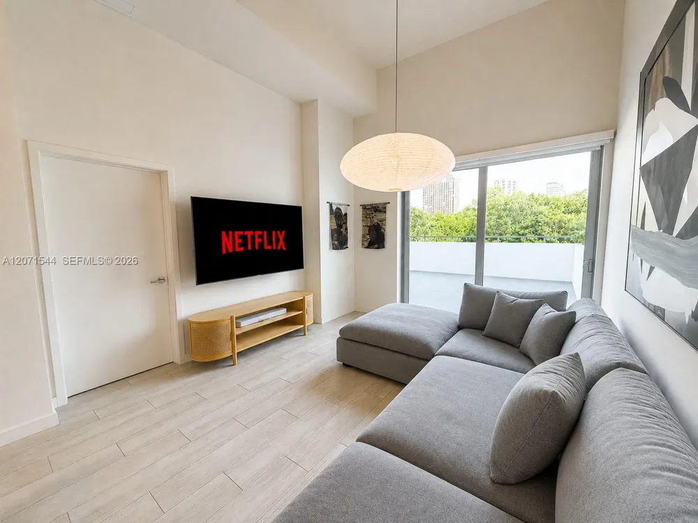 1600 SW 1st Ave #303 Miami, FL 33129