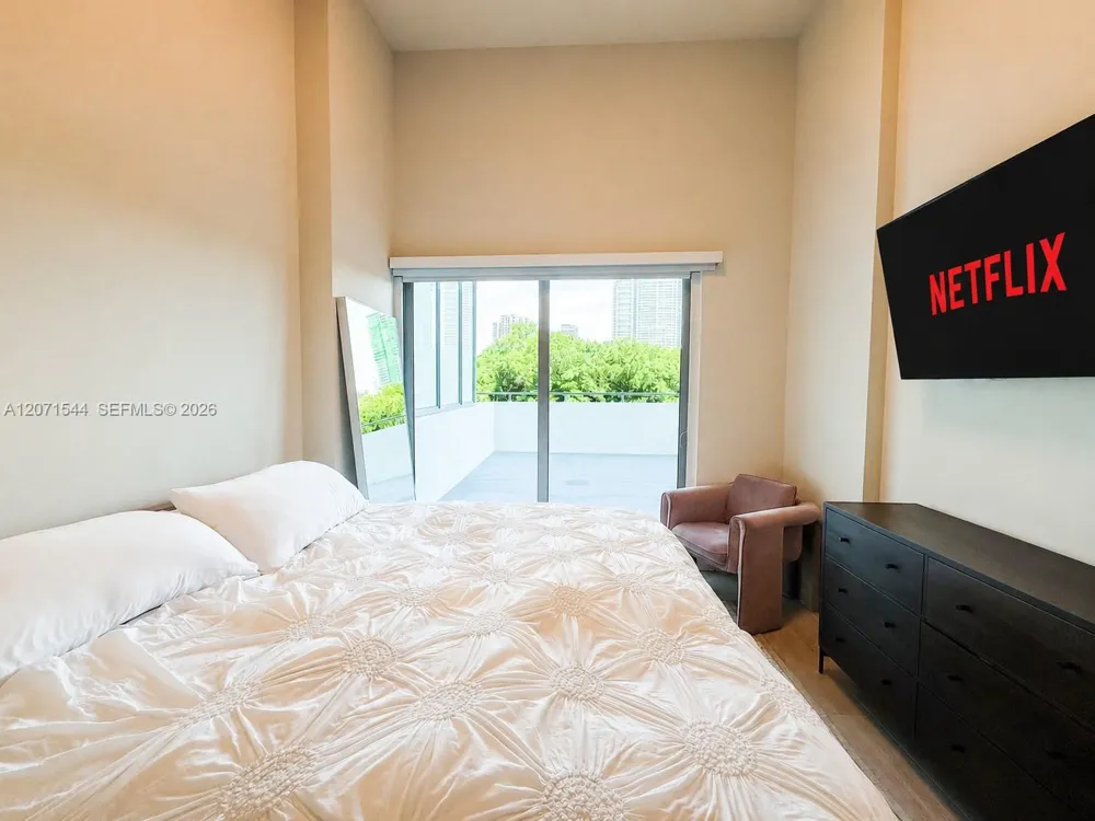 1600 SW 1st Ave #303 Miami, FL 33129
