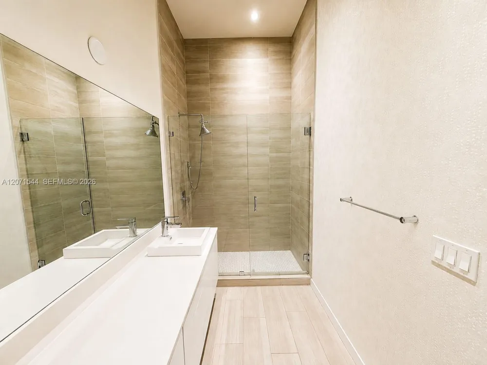 1600 SW 1st Ave #303 Miami, FL 33129