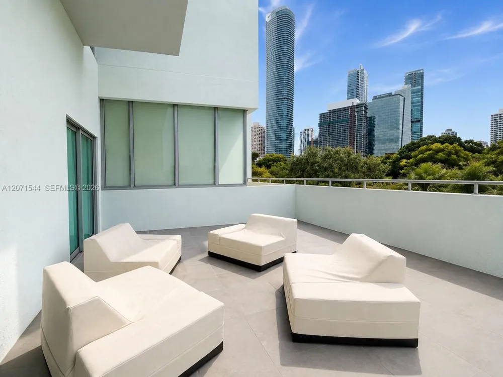 1600 SW 1st Ave #303 Miami, FL 33129