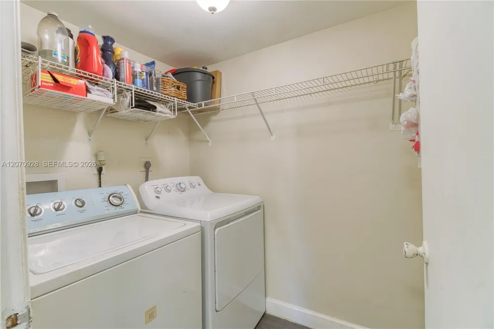 3095 Oakland Forest Dr #104 Oakland Park, FL 33309