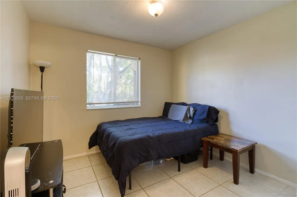 3095 Oakland Forest Dr #104 Oakland Park, FL 33309