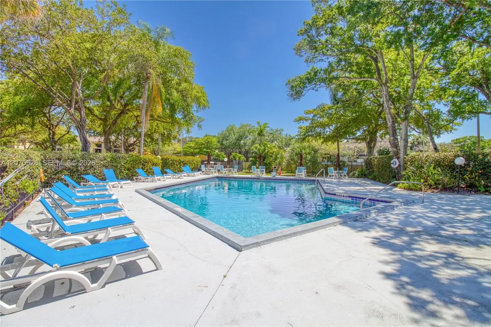 3095 Oakland Forest Dr #104 Oakland Park, FL 33309